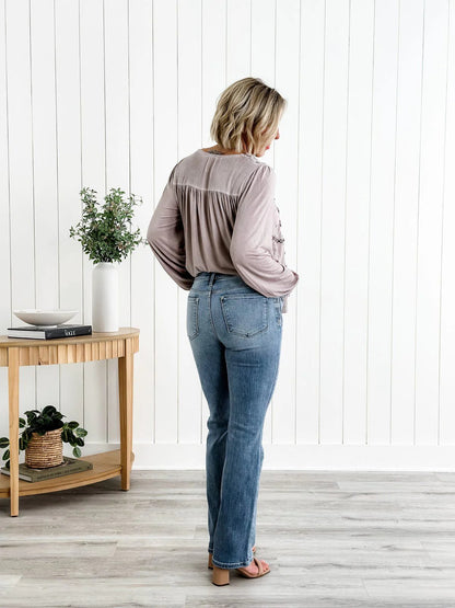 Trompetjeans met getailleerde taill